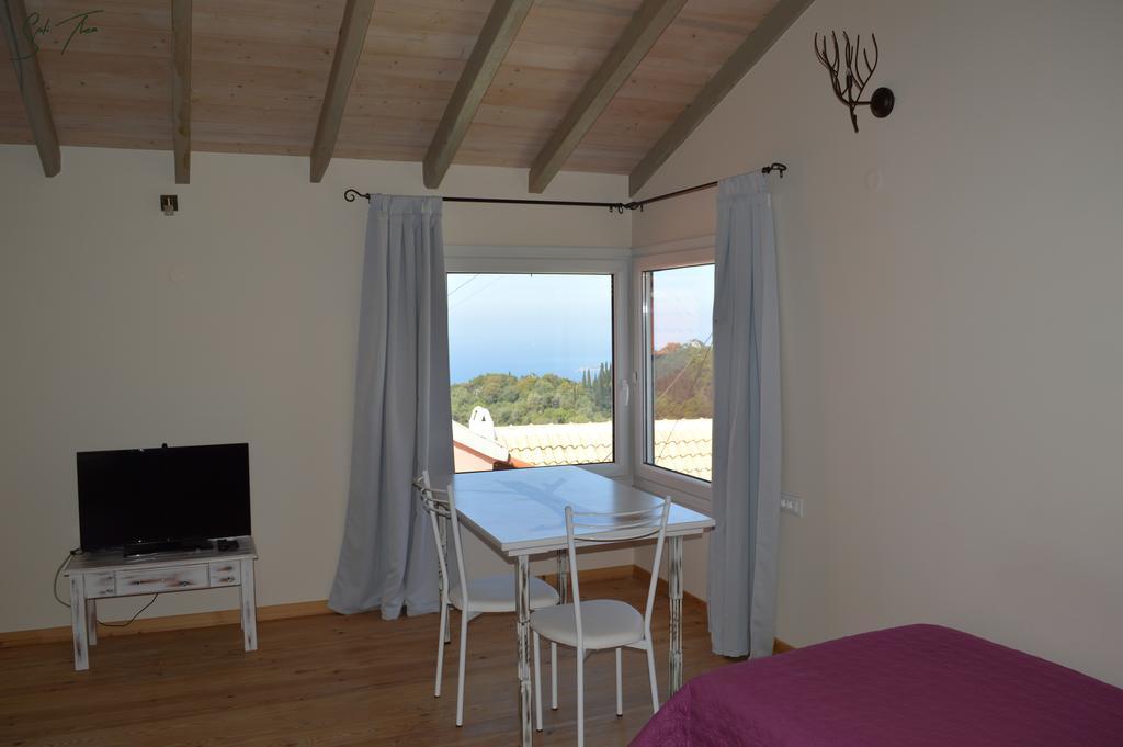 Spiti Thea Apartment Makrades Luaran gambar