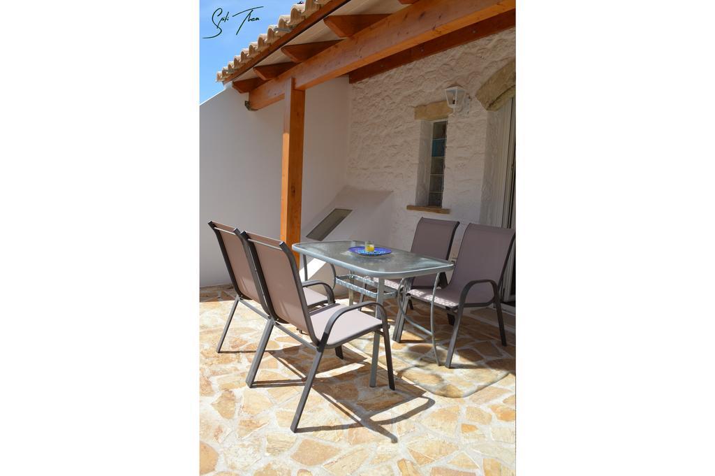 Spiti Thea Apartment Makrades Luaran gambar
